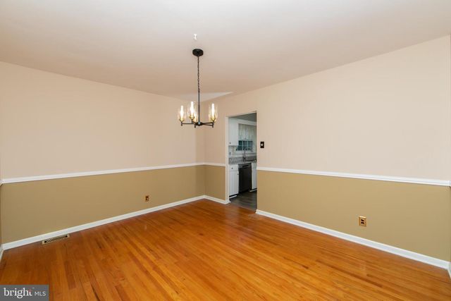 809 CHARLESTON RD, Mount Laurel, NJ 08054