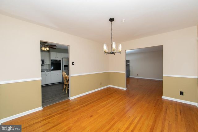 809 CHARLESTON RD, Mount Laurel, NJ 08054