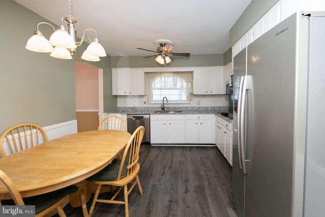 809 CHARLESTON RD, Mount Laurel, NJ 08054