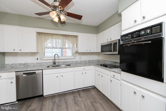 809 CHARLESTON RD, Mount Laurel, NJ 08054