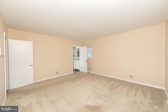 809 CHARLESTON RD, Mount Laurel, NJ 08054