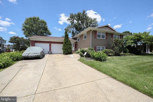 809 CHARLESTON RD, Mount Laurel, NJ 08054
