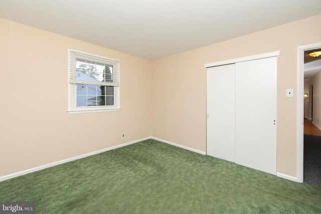 809 CHARLESTON RD, Mount Laurel, NJ 08054