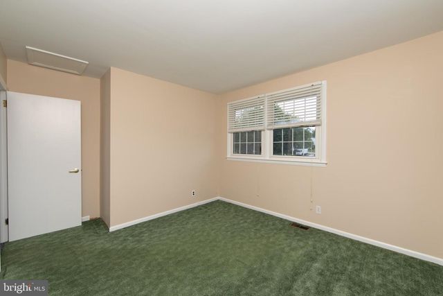 809 CHARLESTON RD, Mount Laurel, NJ 08054