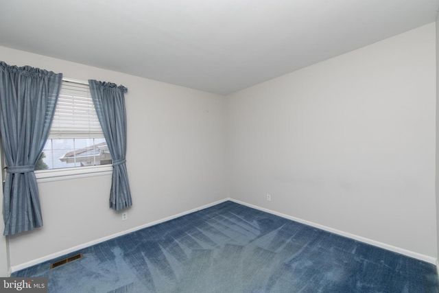 809 CHARLESTON RD, Mount Laurel, NJ 08054