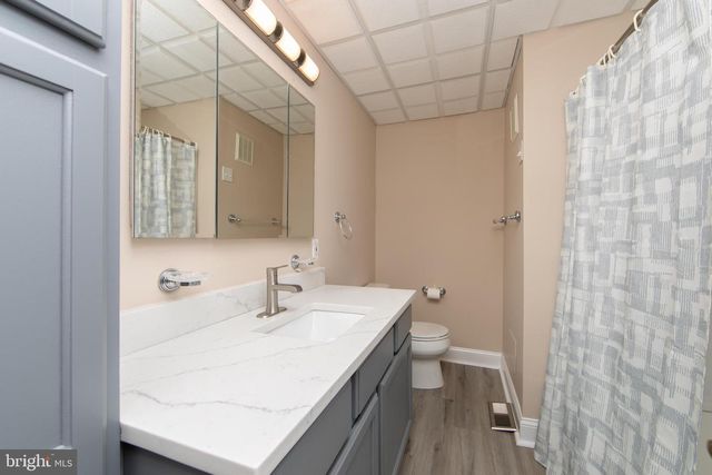 809 CHARLESTON RD, Mount Laurel, NJ 08054