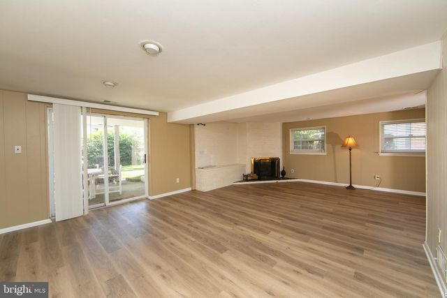 809 CHARLESTON RD, Mount Laurel, NJ 08054