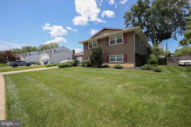 809 CHARLESTON RD, Mount Laurel, NJ 08054