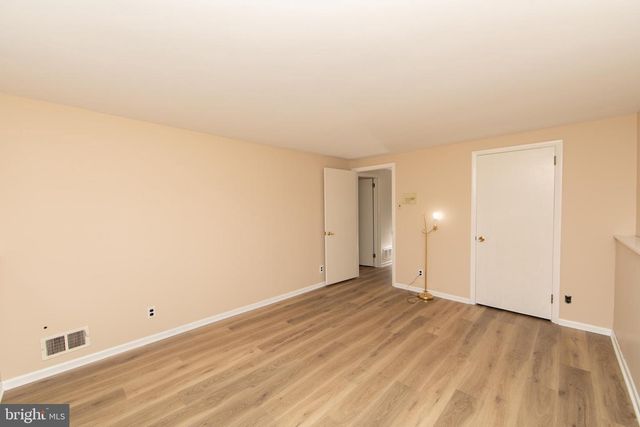 809 CHARLESTON RD, Mount Laurel, NJ 08054