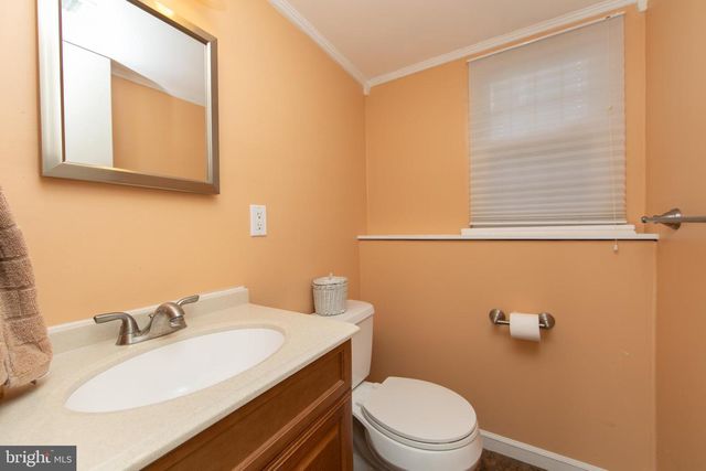 809 CHARLESTON RD, Mount Laurel, NJ 08054