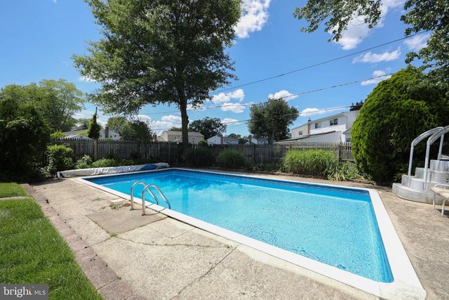 809 CHARLESTON RD, Mount Laurel, NJ 08054