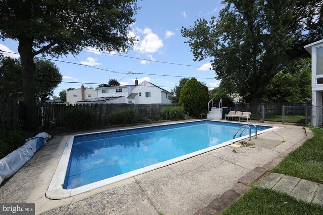 809 CHARLESTON RD, Mount Laurel, NJ 08054