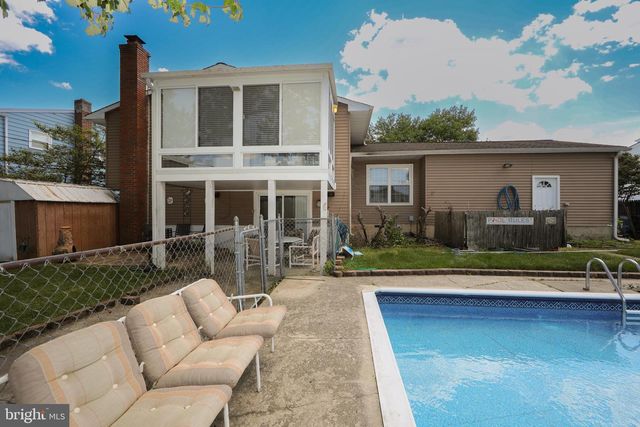 809 CHARLESTON RD, Mount Laurel, NJ 08054
