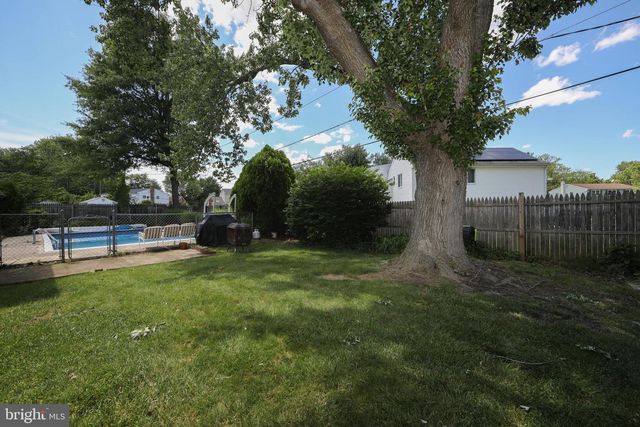 809 CHARLESTON RD, Mount Laurel, NJ 08054