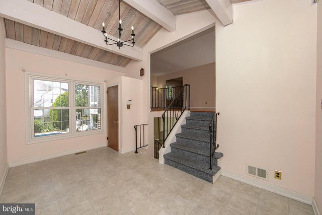 809 CHARLESTON RD, Mount Laurel, NJ 08054