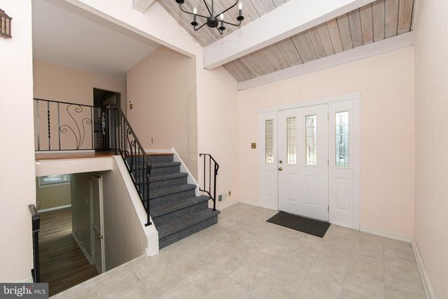 809 CHARLESTON RD, Mount Laurel, NJ 08054