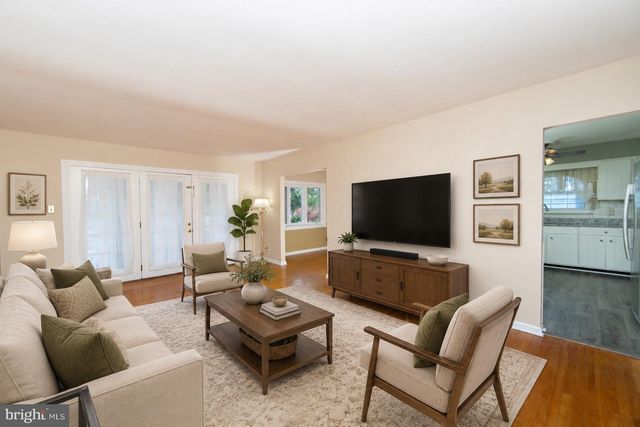 809 CHARLESTON RD, Mount Laurel, NJ 08054