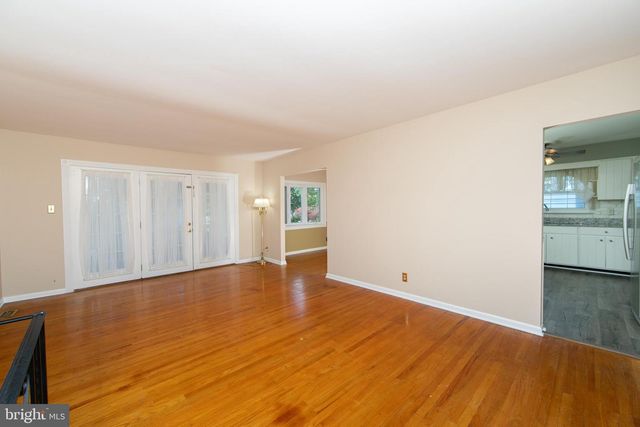 809 CHARLESTON RD, Mount Laurel, NJ 08054