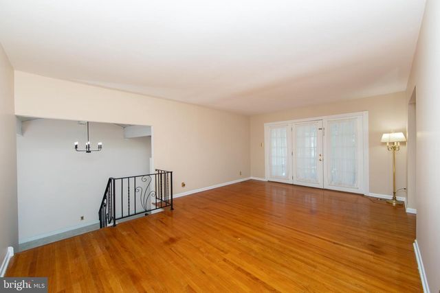 809 CHARLESTON RD, Mount Laurel, NJ 08054