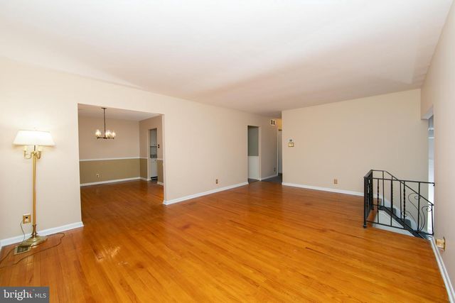 809 CHARLESTON RD, Mount Laurel, NJ 08054