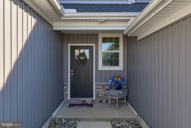 211 BELLARIDE LN, Millersville, PA 17551