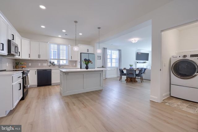 211 BELLARIDE LN, Millersville, PA 17551