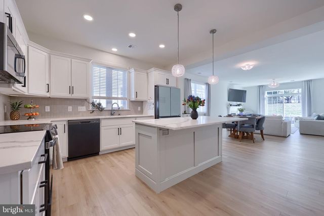 211 BELLARIDE LN, Millersville, PA 17551