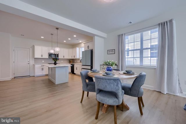 211 BELLARIDE LN, Millersville, PA 17551