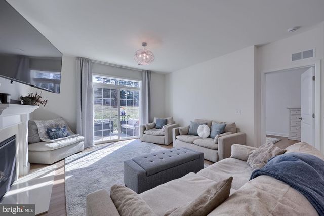 211 BELLARIDE LN, Millersville, PA 17551