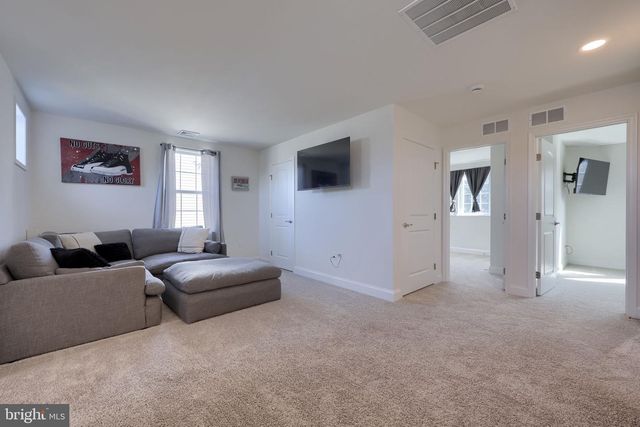 211 BELLARIDE LN, Millersville, PA 17551