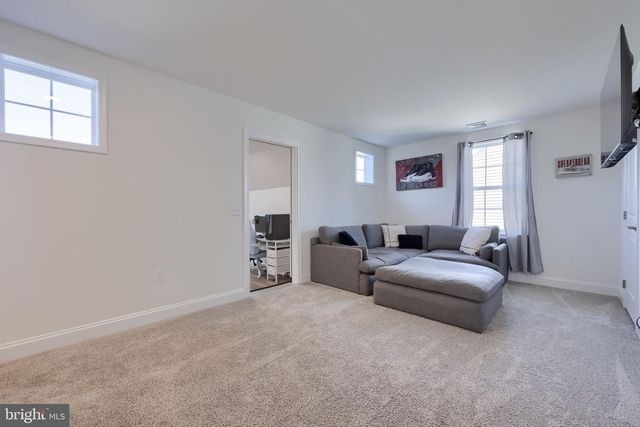 211 BELLARIDE LN, Millersville, PA 17551