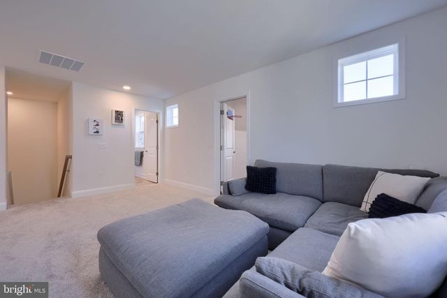 211 BELLARIDE LN, Millersville, PA 17551