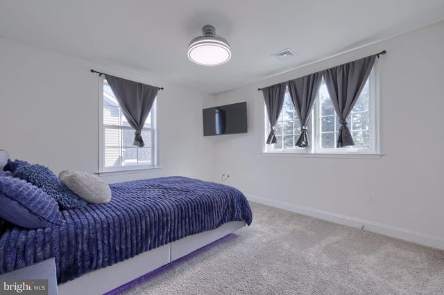 211 BELLARIDE LN, Millersville, PA 17551