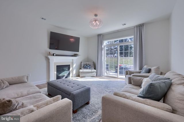 211 BELLARIDE LN, Millersville, PA 17551