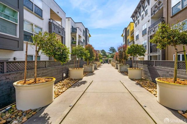 8300 Oceanview Terrace 101, San Francisco, CA 94132