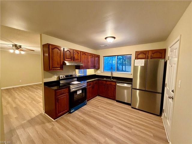 2904 Augusta CIR, Virginia Beach, VA 23453