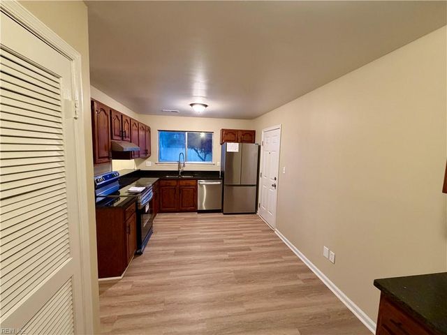 2904 Augusta CIR, Virginia Beach, VA 23453