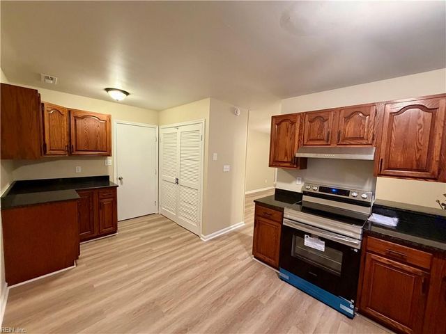 2904 Augusta CIR, Virginia Beach, VA 23453