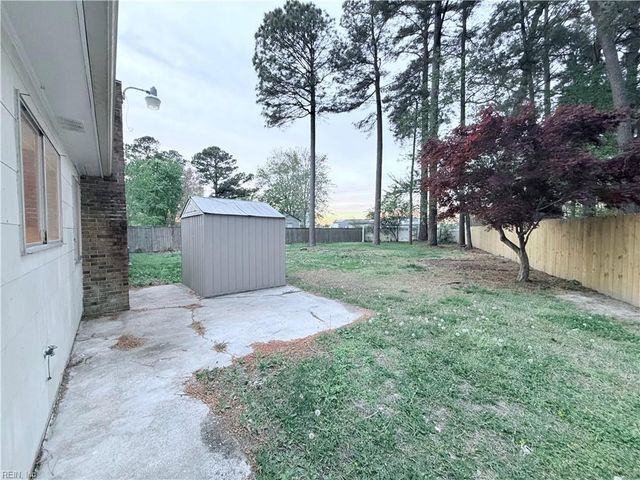 2904 Augusta CIR, Virginia Beach, VA 23453