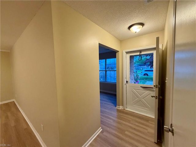 2904 Augusta CIR, Virginia Beach, VA 23453