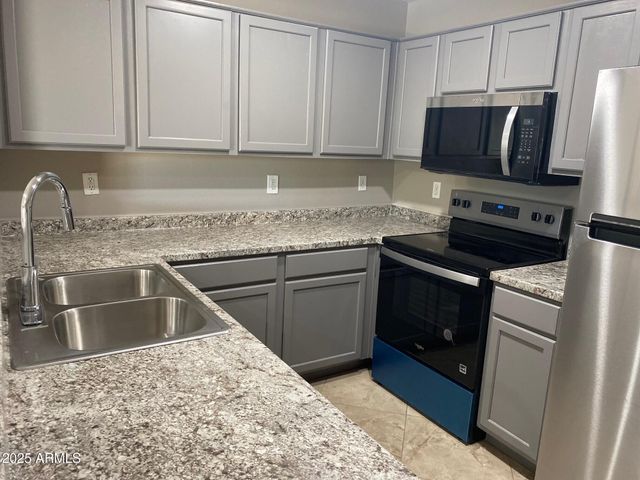 46010 W WINDMILL Drive, Maricopa, AZ 85139