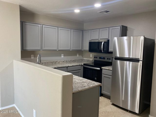 46010 W WINDMILL Drive, Maricopa, AZ 85139