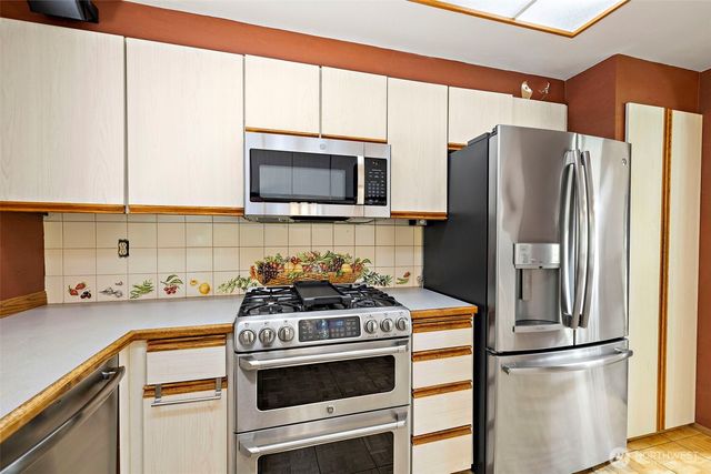 145 Big Bear Place NW, Issaquah, WA 98027