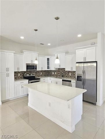 1147 Antonio ST E, Lehigh Acres, FL 33974