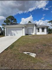 1147 Antonio ST E, Lehigh Acres, FL 33974