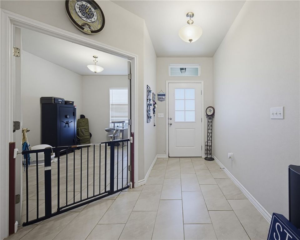 1926 Shellbank Ave, Aransas Pass, TX 78336 — photo 3