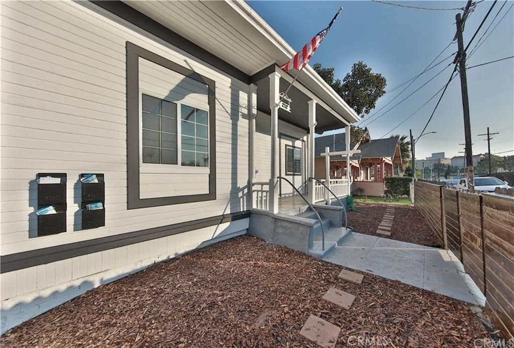 210 Belmont Avenue, Los Angeles, CA 90026