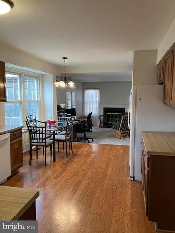 18424 FLOWER HILL WAY, Gaithersburg, MD 20879