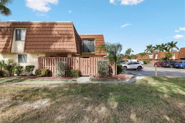 5244 Cedarbend DR # 2, Fort Myers, FL 33919