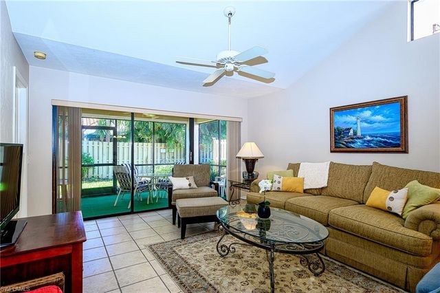 855 REEF POINT CIR, Naples, FL 34108
